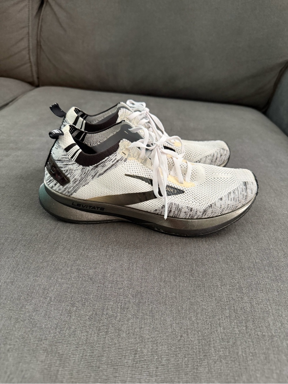 Brooks Levitate Knit Running Shoes - White and Black